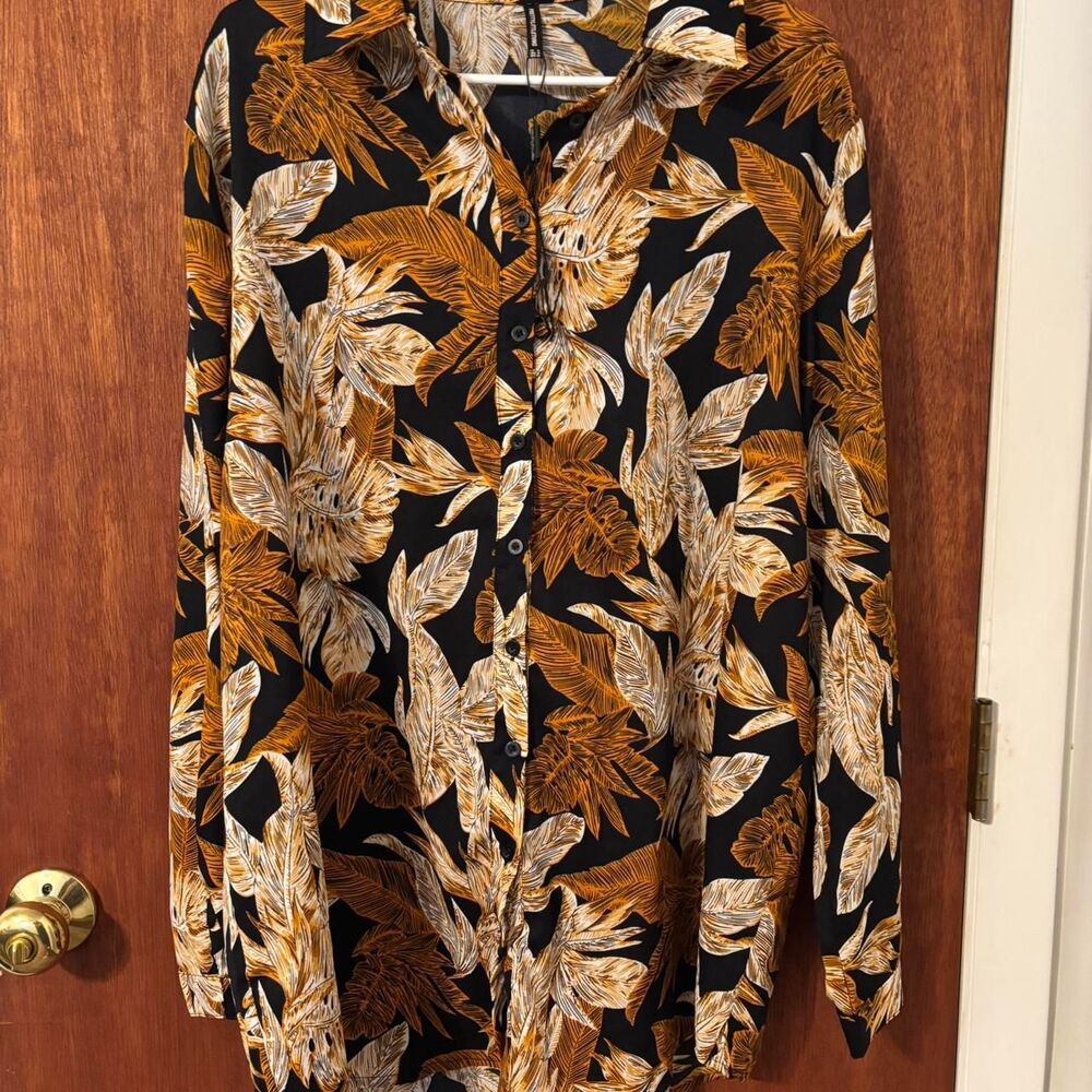 Prettylittlething Women's Shirt Size 10